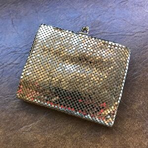 WHITING AND DAVIS GOLD MESH VINTAGE WALLET.